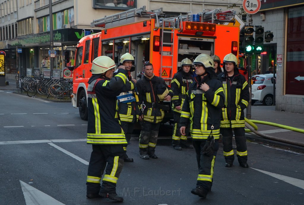 Feuer 2 Koeln Neustadt Sued Aachenerstr P48.JPG - Miklos Laubert